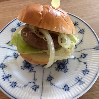 炒め玉ねぎとハンバーグサンド